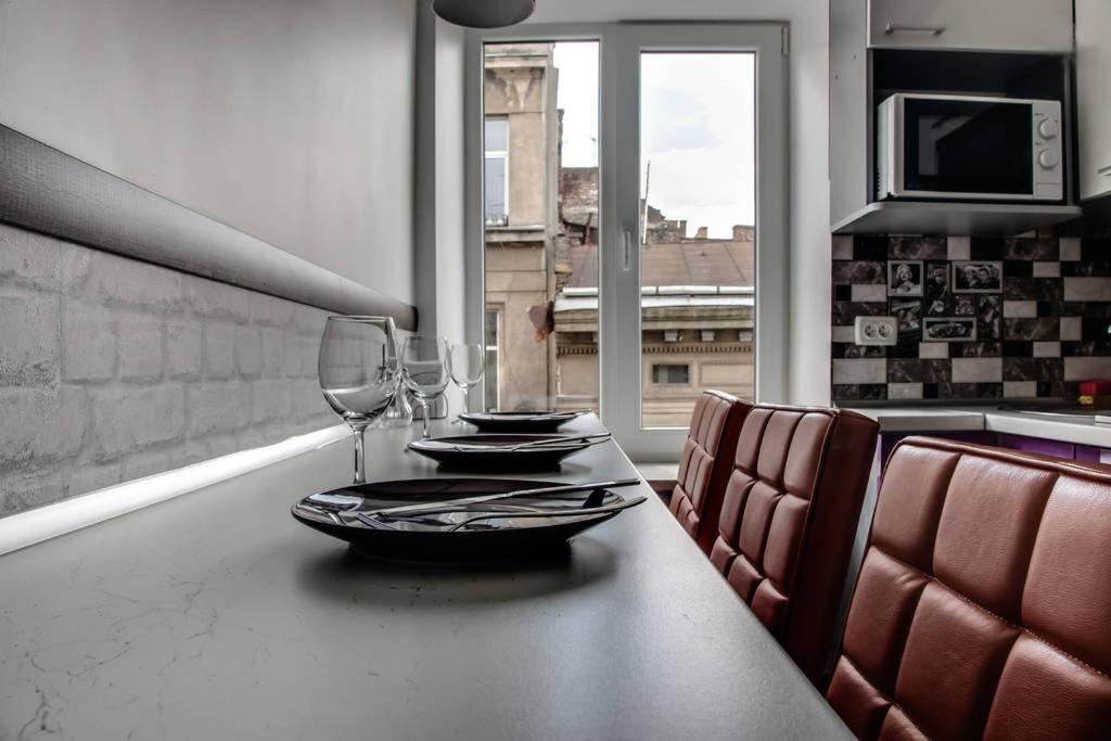 Romantic Apartments - Центр Львова , З Видом На Місто Luaran gambar